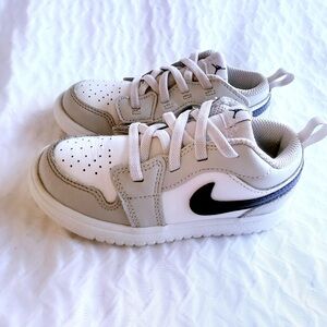 “SIZE 9C” Jordan AJ 1 Low